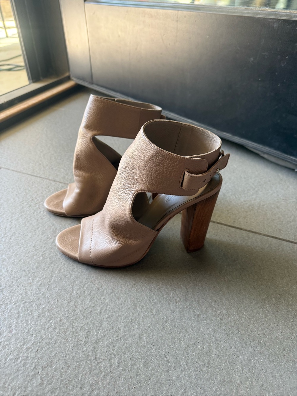 Vince Women’s Nude Leather Cutout Ankle Strap Block Heel Sandals 7.5